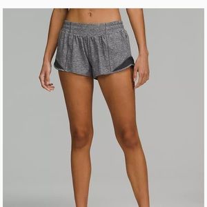 Lululemon Hotty Hot 2.5” shorts